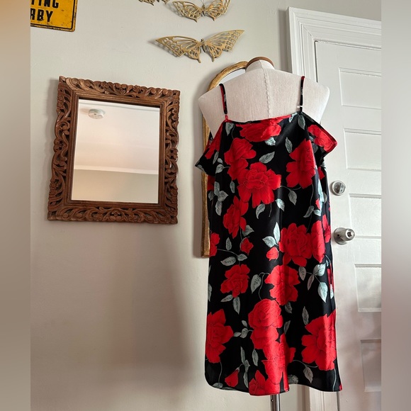 Secret Treasures Red Rose Slip - Picture 3 of 5